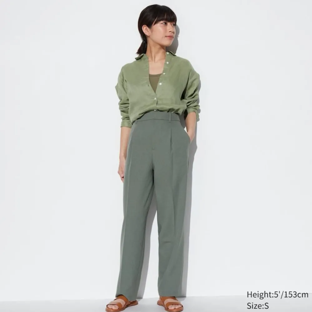 Hosen, Leggings & Jogginghosen*UNIQLO Airsense Bundfaltenhose (Kurz)
