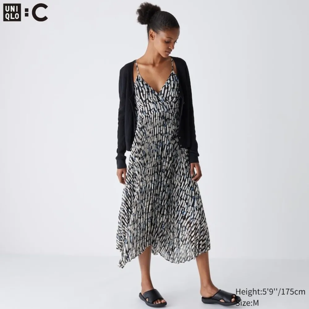 Kleider, Jumpsuits & Overalls*UNIQLO Gemustertes Falten Tragerkleid