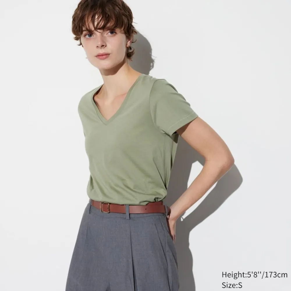 T-Shirts & Oberteile*UNIQLO 100 % Supima Baumwolle T-Shirt Mit V-Ausschnitt